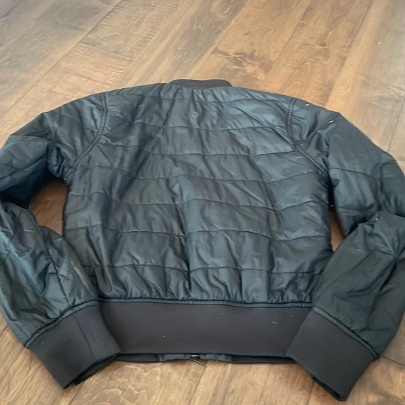 REVERSIBLE LULULEMON black puff/shell bomber - Picture 2 of 6